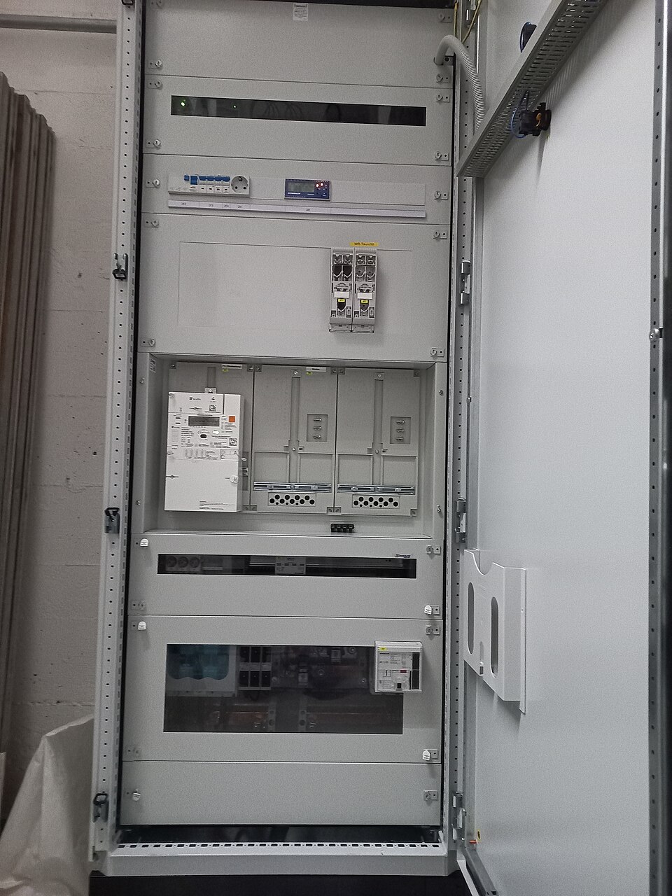 Protection AC (côté réseau) — Coffret AC — composition selon étude