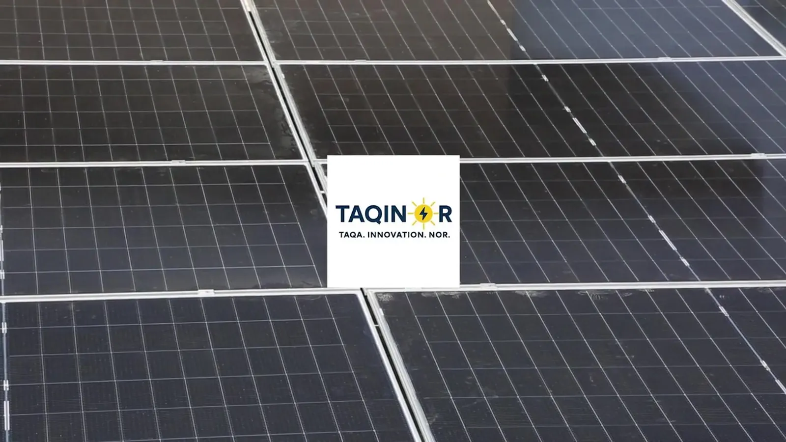 Équipe Taqinor au travail sur le chantier solaire de Bouskoura