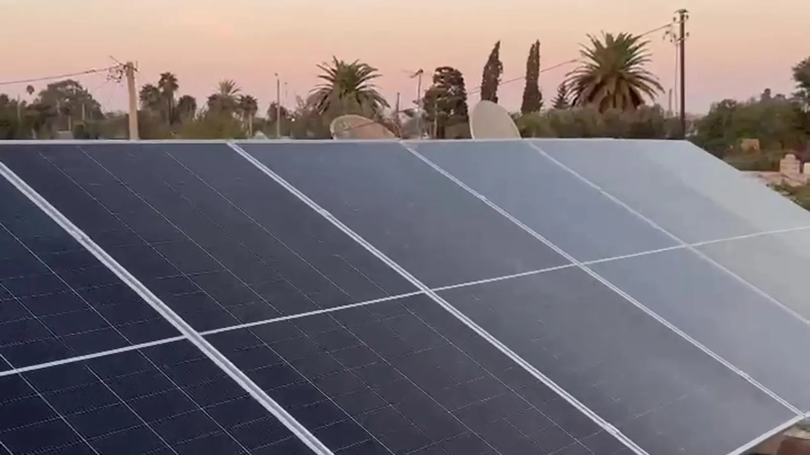 Équipe Taqinor au travail sur le chantier solaire de Nouaceur